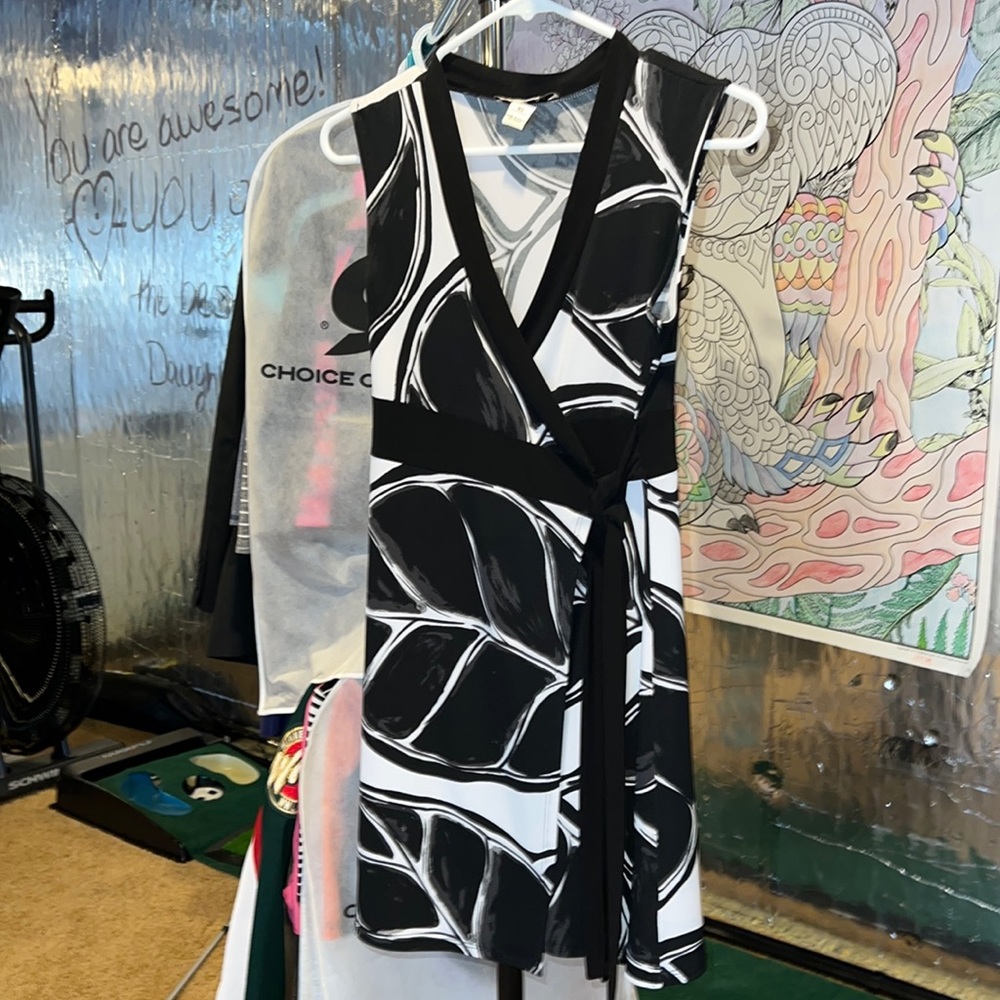 Black and White banana leaf top